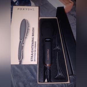FoxyBae Rose Gold Straightening Brush
